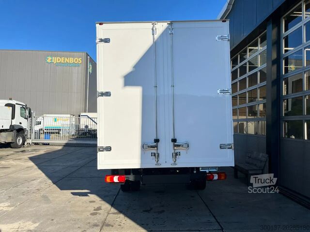 Resväska Mercedes-Benz Accelo 915 4x2 Closed Cargo Truck