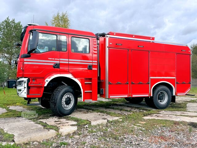 Pojazd straży pożarnej / samochód gaśniczy z cysterną MAN TGM 18.320 TLF 6000 4x4 Seilwinde