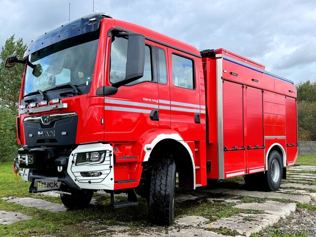 Pojazd straży pożarnej / samochód gaśniczy z cysterną MAN TGM 18.320 TLF 6000 4x4 Seilwinde