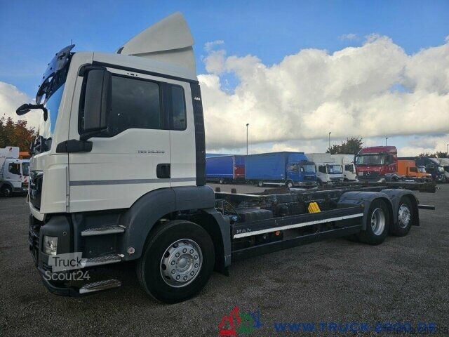 Výměnná nástavba nákladní vůz MAN TGS 26.320 6x2 BDF Mitnahmestapler AHK 1. Hand