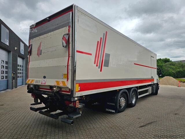 Ledusskapja kravas automašīna SCANIA P410 6x2-4