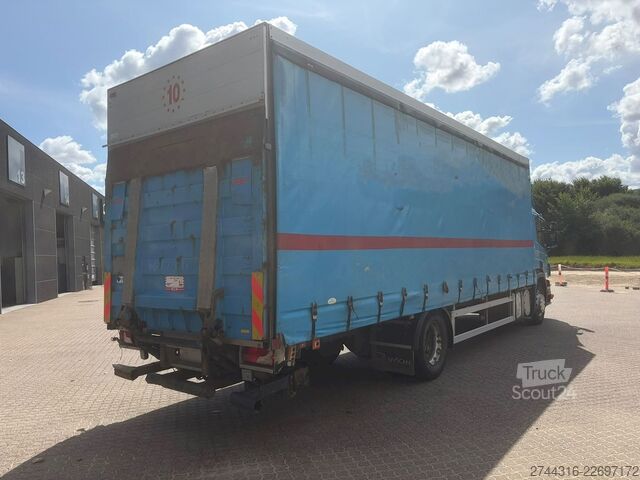 Tovornjak s ploščadjo SCANIA P230