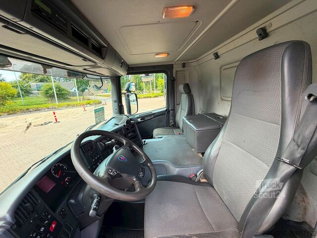 Tovornjak s ploščadjo SCANIA P230