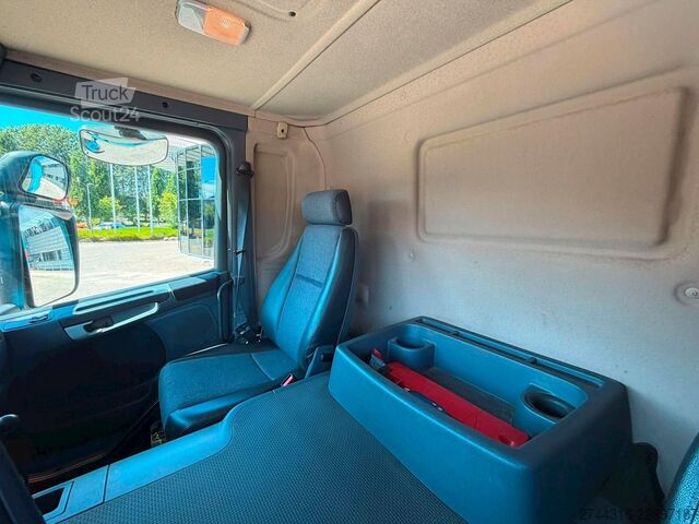 Tovornjak s ploščadjo SCANIA P280