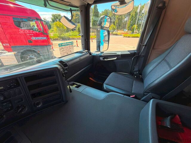 Tovornjak s ploščadjo SCANIA P280