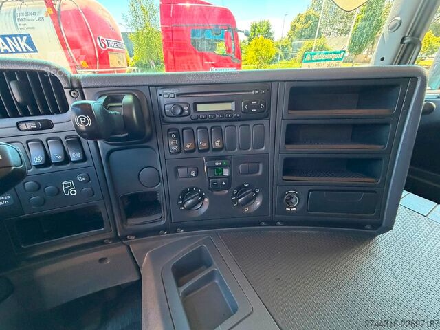 Tovornjak s ploščadjo SCANIA P280
