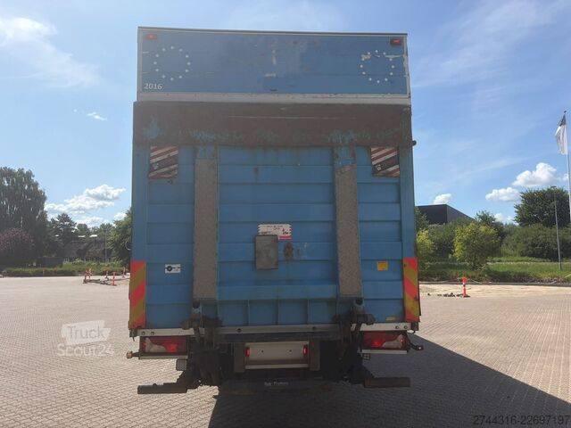 Tovornjak s ploščadjo SCANIA P230