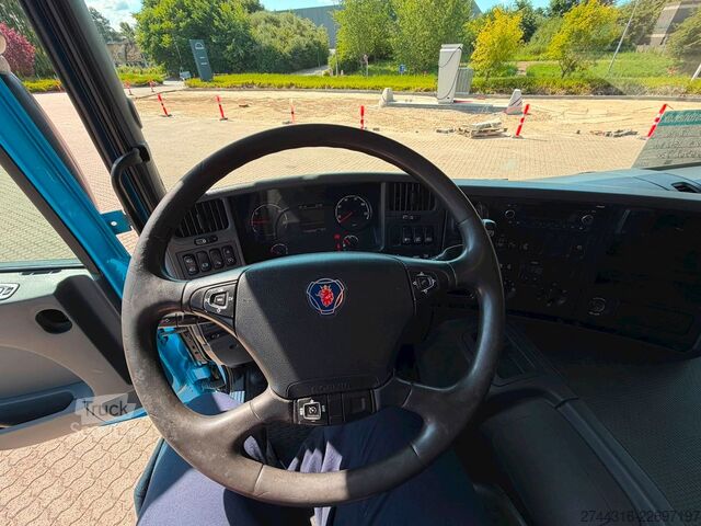 Tovornjak s ploščadjo SCANIA P230