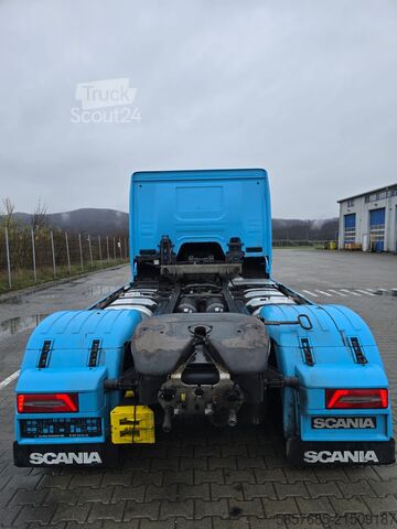 Autószállító teherautó SCANIA P460