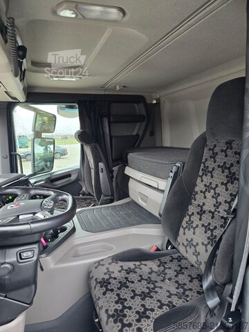 Autószállító teherautó SCANIA P460