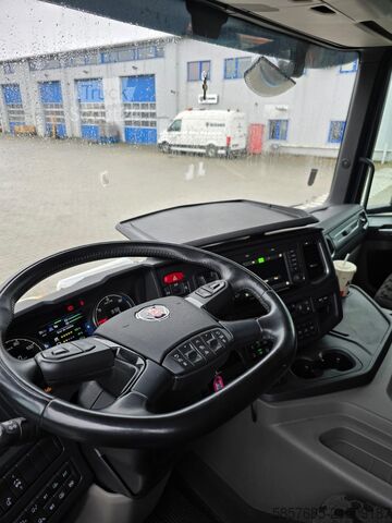 Autószállító teherautó SCANIA P460