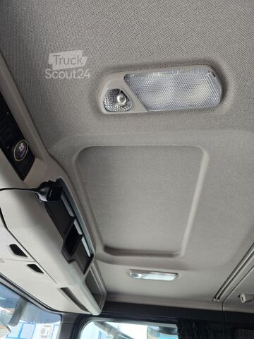 Autószállító teherautó SCANIA P460