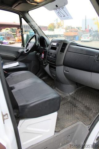 شاحنة صندوقية MERCEDES-BENZ 511 4x2 - Nr.: 726