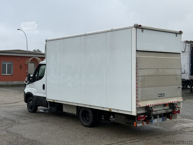 Transporter mit Koffer Iveco daily 35-140