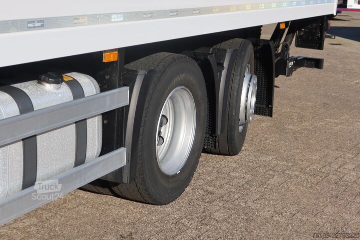 Resväska Mercedes-Benz Actros 2532 L Bak + klep 2000 KG LIKE NEW!! TUF...