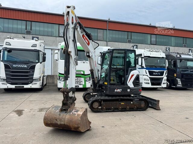 Minikotró BOBCAT E60 * KLIMA * 1.700 H * 2 X LÖFFEL * 1. HAND *