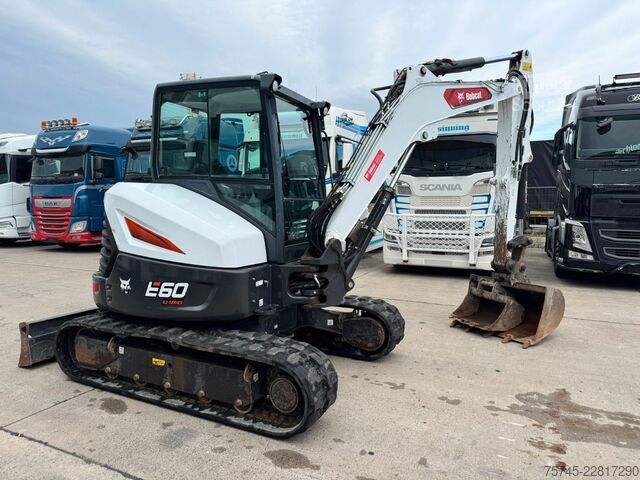Minikotró BOBCAT E60 * KLIMA * 1.700 H * 2 X LÖFFEL * 1. HAND *