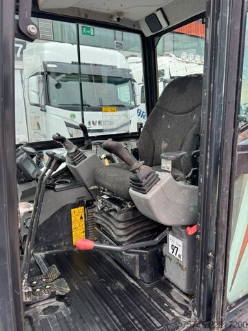 Minikotró BOBCAT E60 * KLIMA * 1.700 H * 2 X LÖFFEL * 1. HAND *