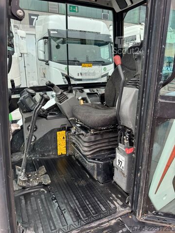 Minikotró BOBCAT E60 * KLIMA * 1.700 H * 2 X LÖFFEL * 1. HAND *