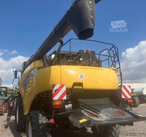 Комбайн New Holland CR 9070