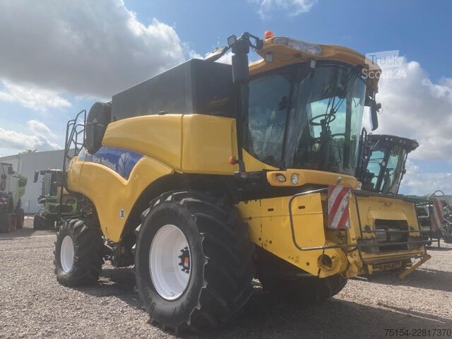 Комбайн New Holland CR 9070