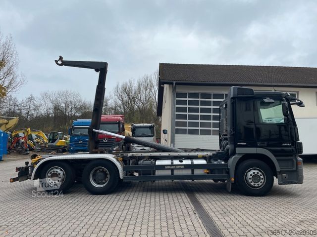 Abrollkipper MERCEDES-BENZ Actros 2541 Abroller 6x2 Meiller RK20.67