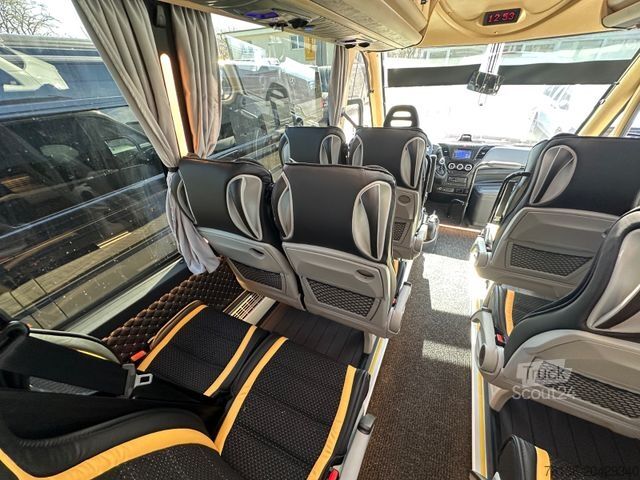Minibús IVECO Daily 35 Sitze Touristik Dachklima Kühlschrank