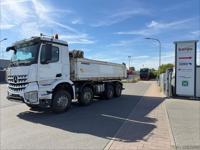 Τρίπλευρο ανατρεπόμενο φορτηγό MERCEDES-BENZ Arocs 4143 8X4/ 3S Kipper Meiller 41t RETARDER