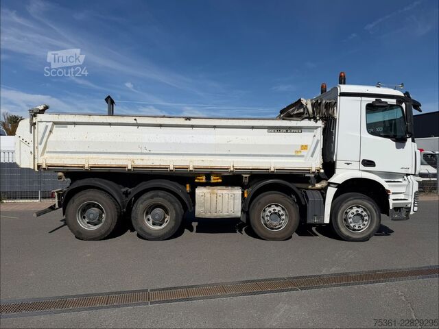 Τρίπλευρο ανατρεπόμενο φορτηγό MERCEDES-BENZ Arocs 4143 8X4/ 3S Kipper Meiller 41t RETARDER