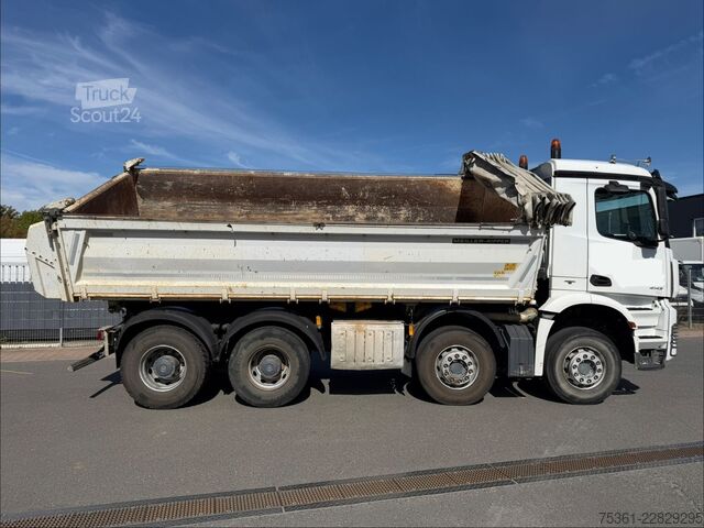Τρίπλευρο ανατρεπόμενο φορτηγό MERCEDES-BENZ Arocs 4143 8X4/ 3S Kipper Meiller 41t RETARDER