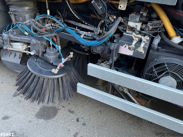 Подметальная машина Man TGS 18.320 Manual Gearbox Brock Wegdekreinger l...