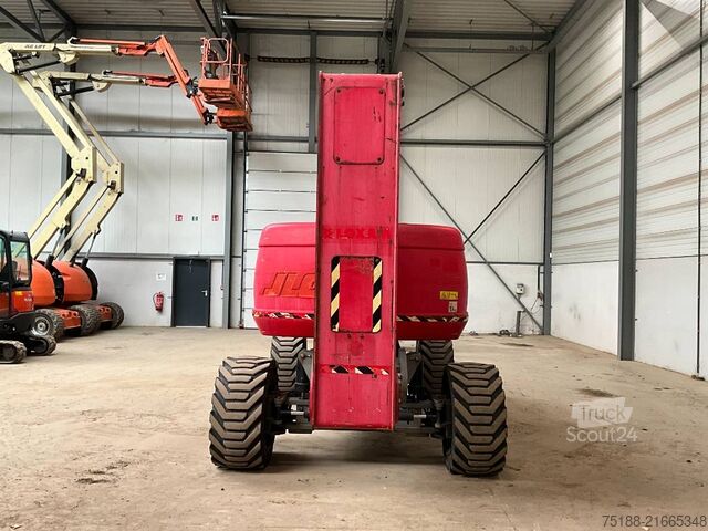 Plataforma de trabalho telescópica articulada JLG 800 AJ