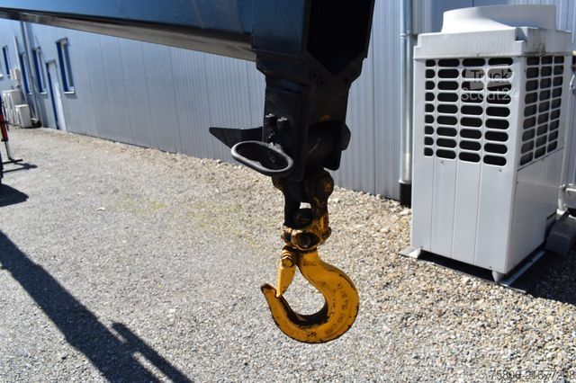 Standard tractor unit IVECO Stralis 440S42T E6 4x2 Retarder Kran Hiab