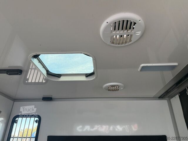 Превозвач на добитък MERCEDES-BENZ SODIAK HORSE 2 Pferde Luxus Sprinter