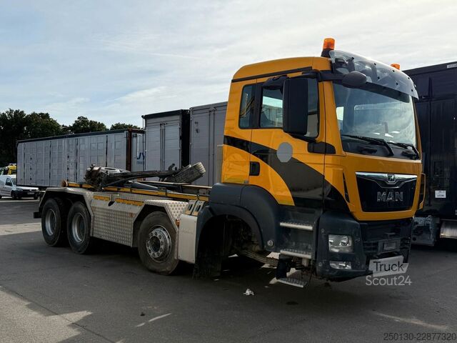 Камион с кука за контейнери MAN TGS 37.500 8x4BB Abroller *Unfall* Retarder/Navi
