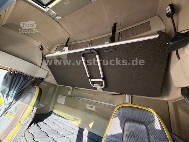 Camião pesado VOLVO FH 750 8x4 BL  Tridem Retarder/LED/VLA