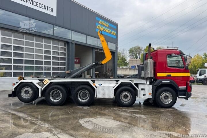 Контейнеровоз з гачком (рол-офф) VOLVO FMX-540 10x4 Moser
