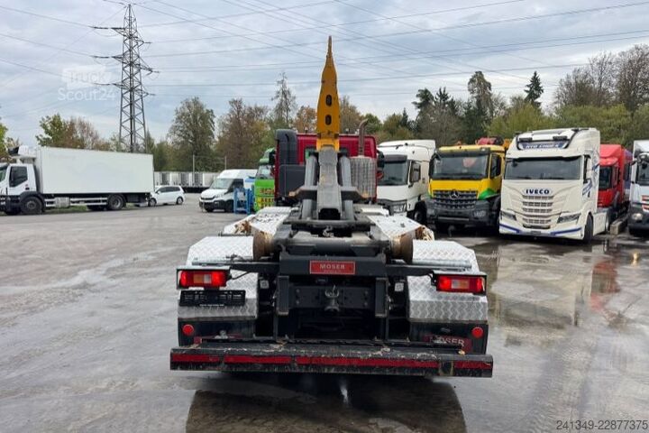 Контейнеровоз з гачком (рол-офф) VOLVO FMX-540 10x4 Moser