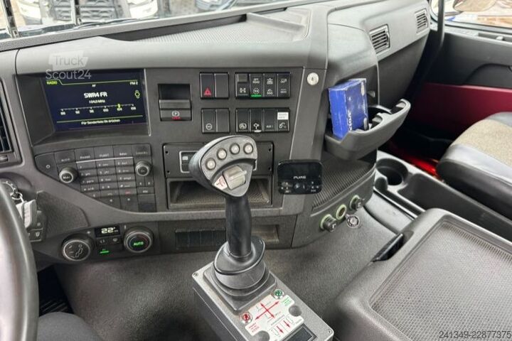 Контейнеровоз з гачком (рол-офф) VOLVO FMX-540 10x4 Moser
