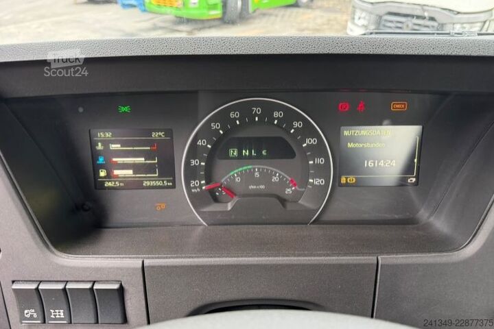 Контейнеровоз з гачком (рол-офф) VOLVO FMX-540 10x4 Moser