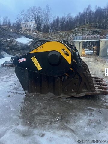 Celtniecības mašīna MB Crusher crushing bucket w/ G90 attachment