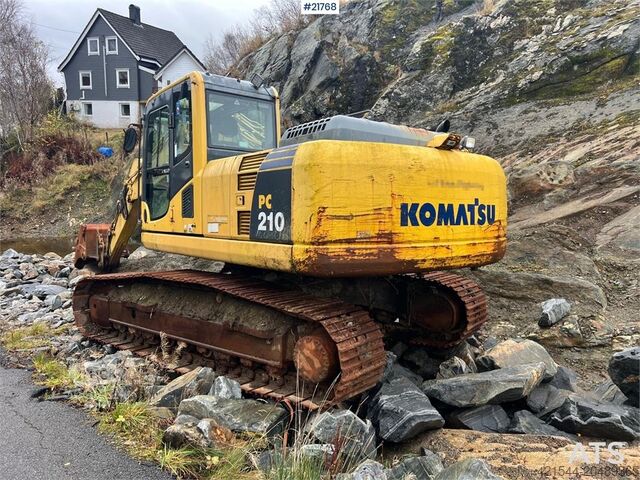 Rupsgraafmachine Komatsu pc210lc-8 excavator w/ tooth bucket