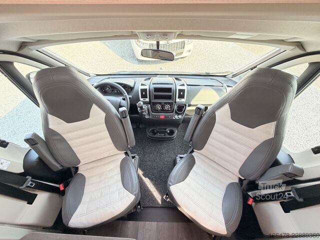 Caravana semiintegrada SUNLIGHT T 69 L *Queensbett-Hubbett*