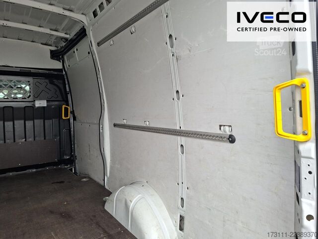 Furgoneta de caja alta IVECO Daily 35S16V RS 3520L / Klima / Bluetooth