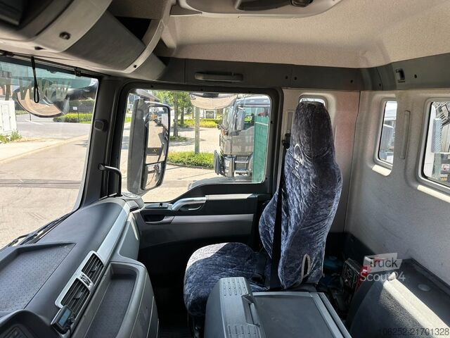 Containertransport (haakarmsysteem) MAN TGS 35.400 8x4 TRIDEM HOOKLIFT T22 + CRANE PALF...