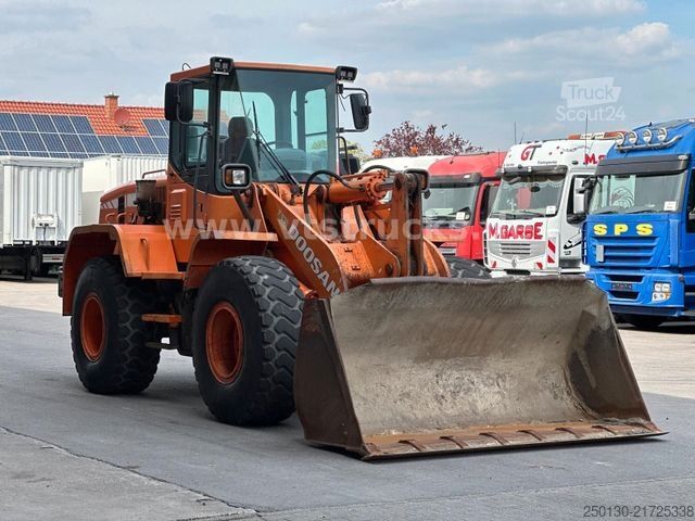 Chargeuse sur pneus DOOSAN DL 250 4x4 inkl. Schaufel 121kW