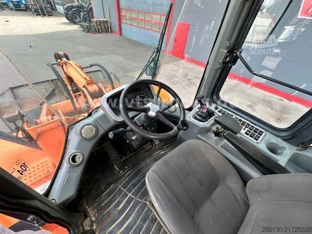 Chargeuse sur pneus DOOSAN DL 250 4x4 inkl. Schaufel 121kW