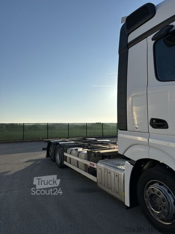 Tovornjak z zamenljivo karoserijo Mercedes-Benz Actros 2545L