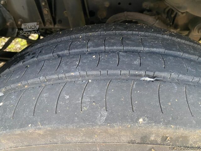 Dobozos teherautó IVECO EUROCARGO 120EL21