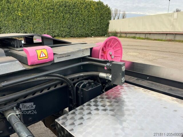 Tovornjak s kavljem za kontejnerje SCANIA SCANIA G440 SCARRABILE NUOVO PNEUMATICO POSTERIORE